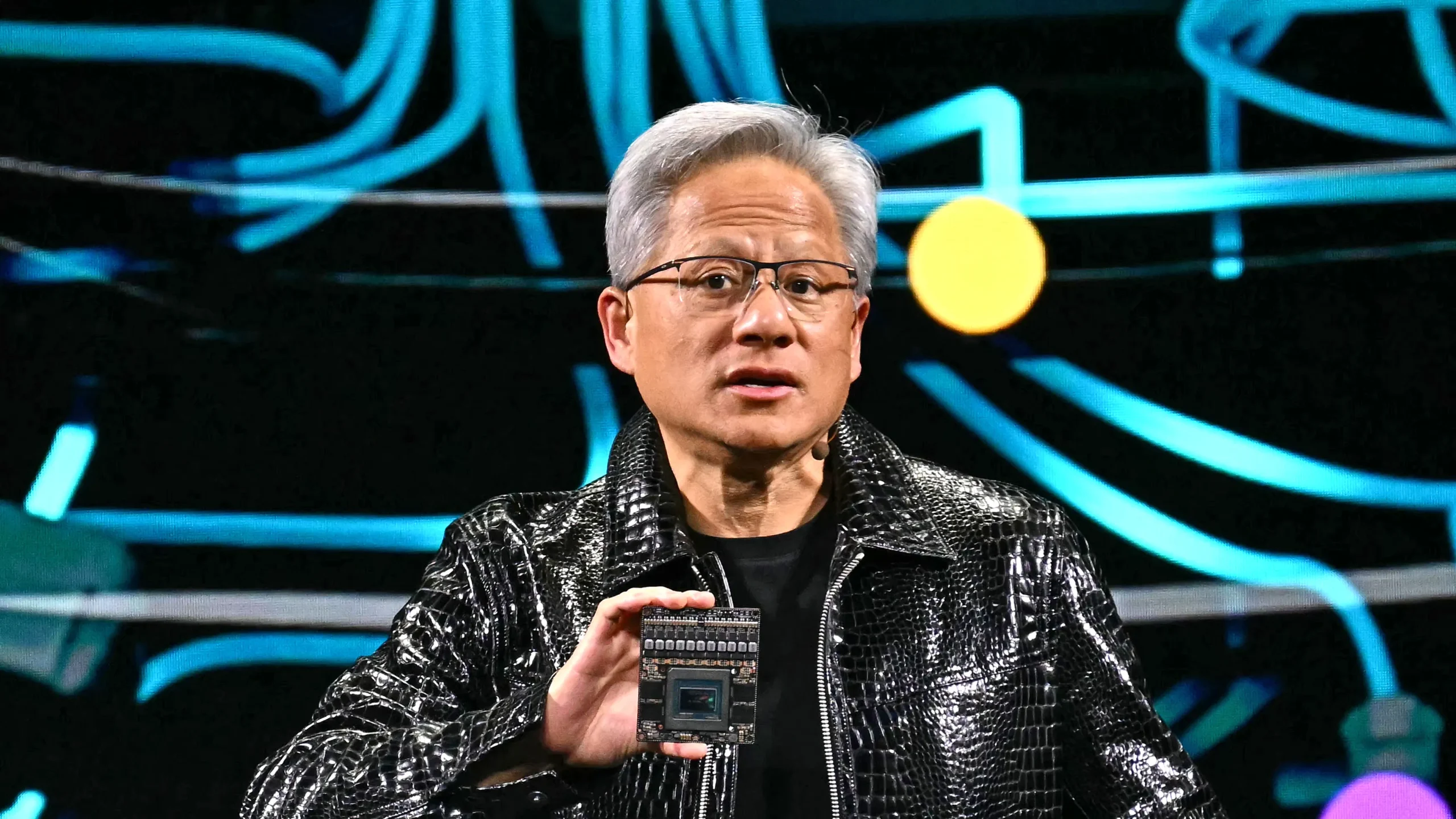 CEO da Nvidia Afirma que Seus Chips de IA Estão Evoluindo Mais Rápido que a Lei de Moore