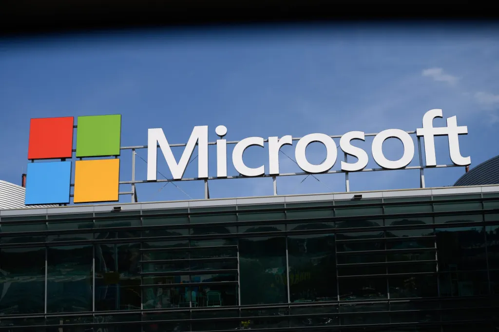 Microsoft Processa Grupo por Abuso de Seus Serviços de IA em Novo Caso Judicial