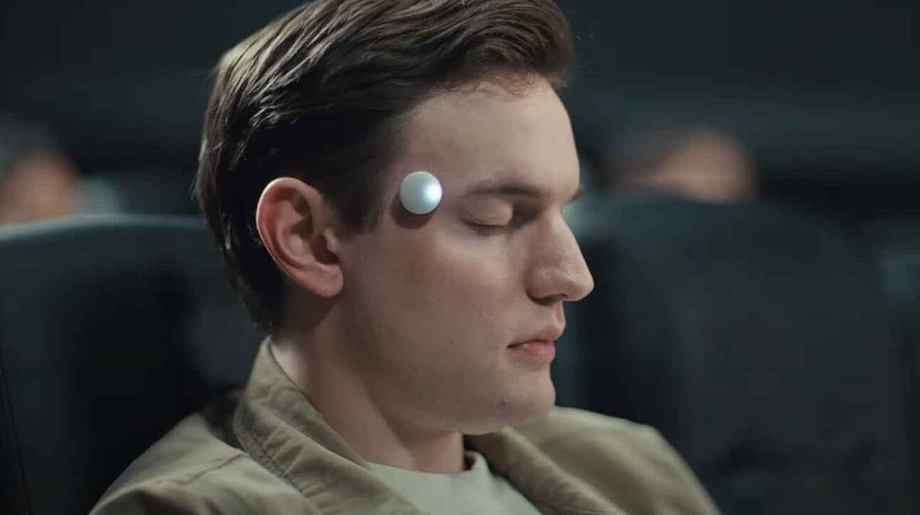Omi Lança Dispositivo Vestível de IA com Interface Cerebral